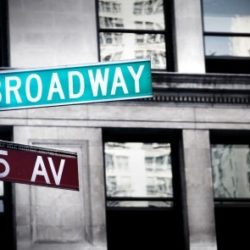 broadway sign in new york city with grungy high contrast coloring new york in 5 Tagen - broadway sign in new york city with grungy high contrast coloring